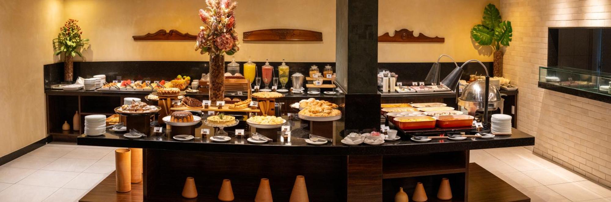 Hotel Luzeiros Ресифи Экстерьер фото A dessert buffet