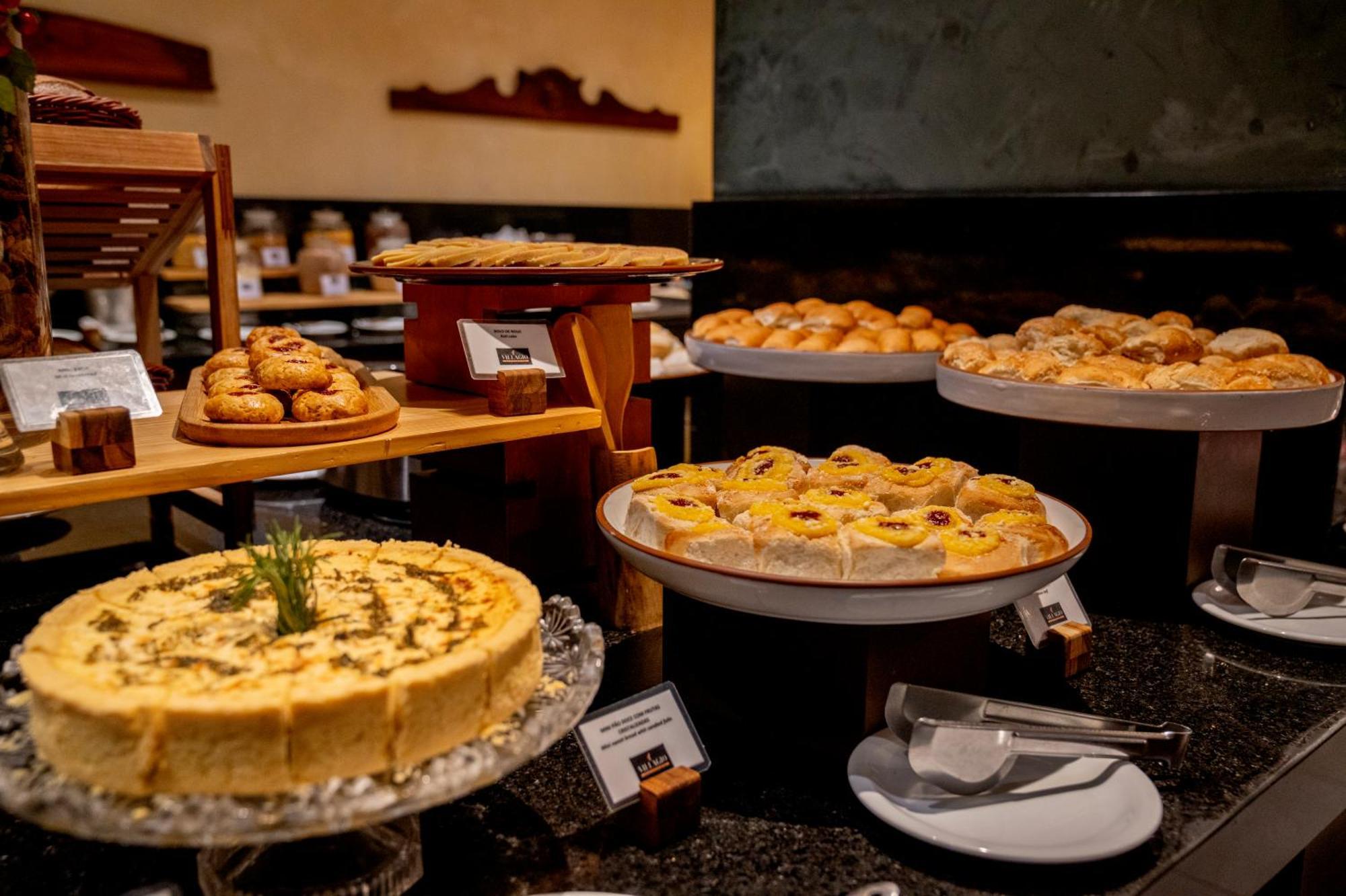 Hotel Luzeiros Ресифи Экстерьер фото A selection of cakes and pastries